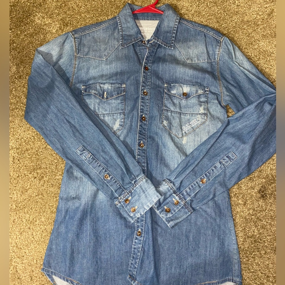 Used Denim Tennis shirt in perfect condition, Size M.